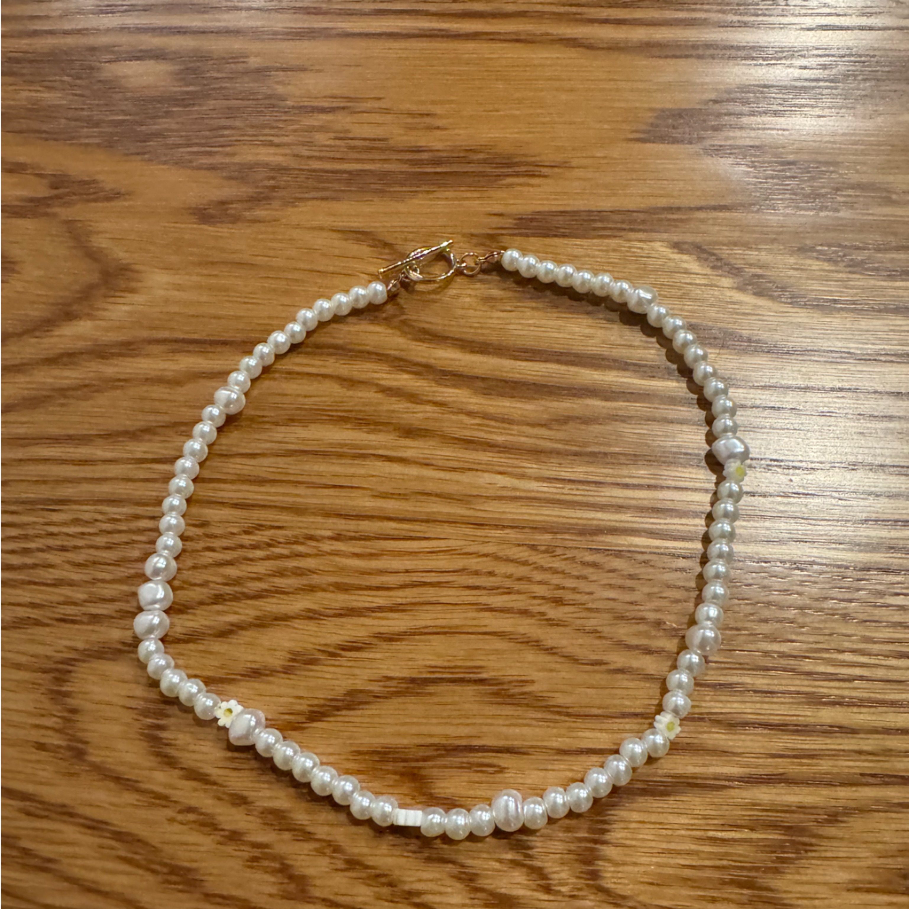Elegant Pearl Necklace With Gold Clasp